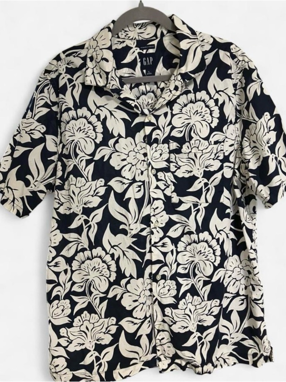 GAP Men’s Navy and Cream Floral Button-Up Shirt Size L